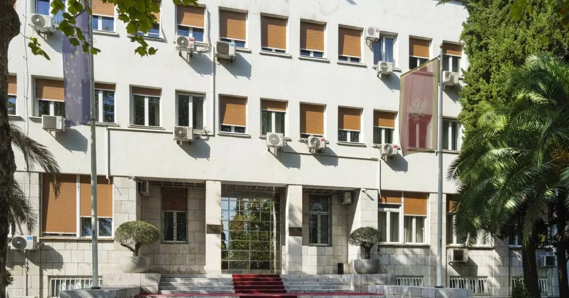 A házelnök megakadályozta saját leváltását azzal, hogy nem hívta össze a parlamentet