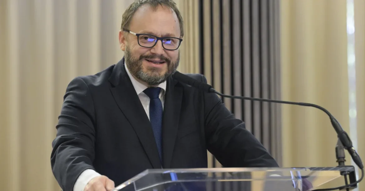 A magyar növekedés kifulladt, a Tisza az emberekbe fektetne