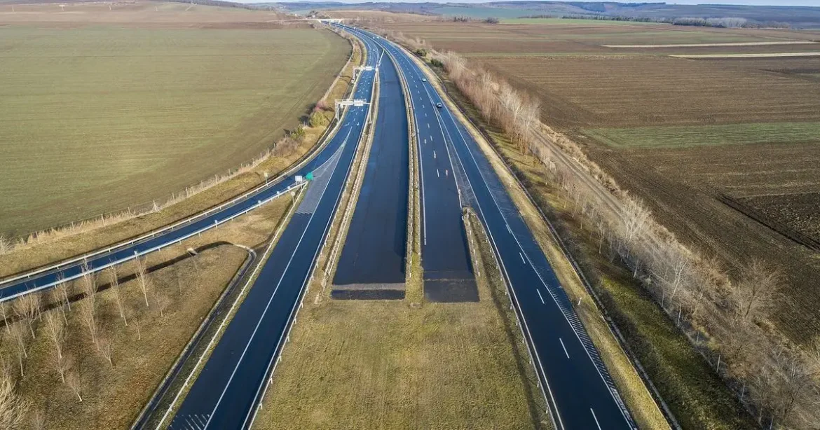 Átírják az M6 és M8 autópálya egyes szakaszainak történetét, itt a döntés
