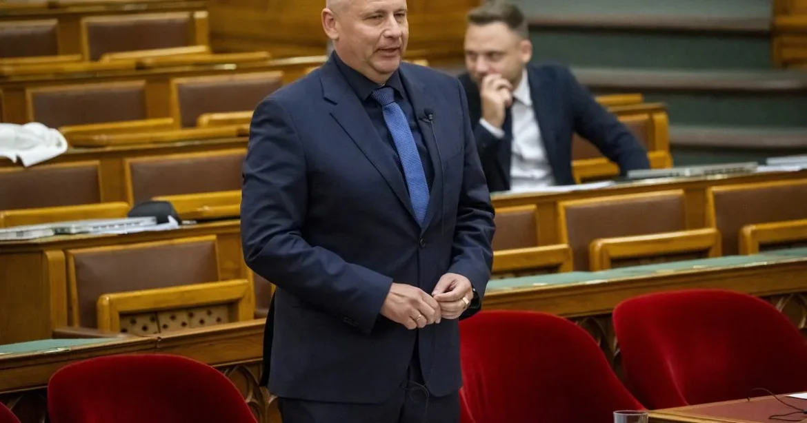 Feljelentés magánutak, vadászatok és luxusautók ügyében