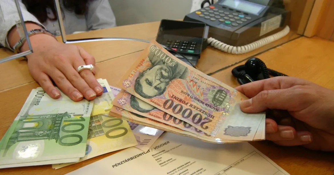 Forint árfolyama kéthetes mélypontra gyengült