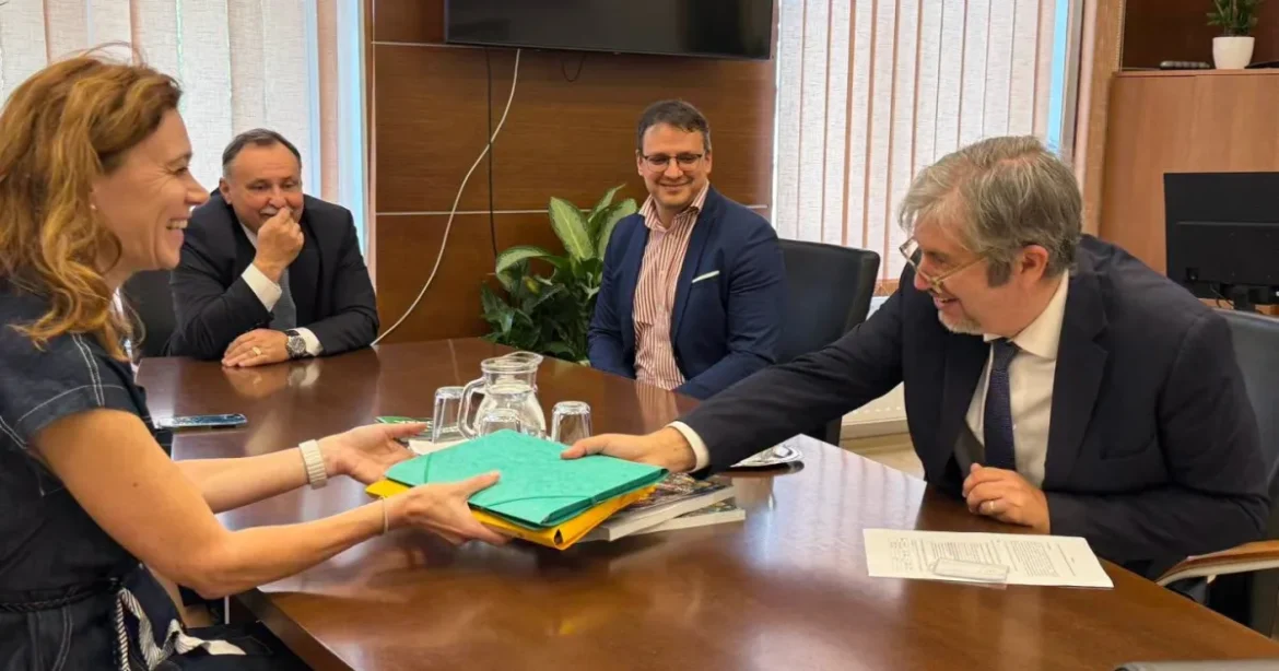 Hadházy kérdezte Gajdost, kiderült: tényleg egy volt Mol-os vizsgálja