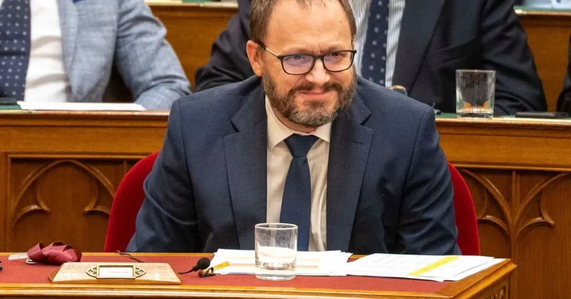 Kármán András visszaszólt Orbánnak: nem megy falnak a magyar gazdaság