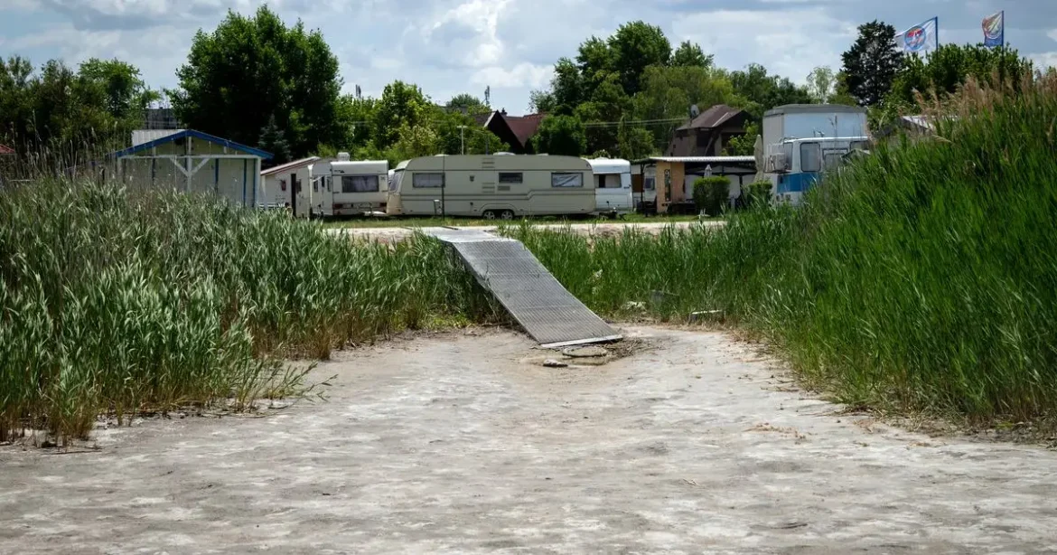 Különleges bója figyeli a Velencei-tó vízállapotát