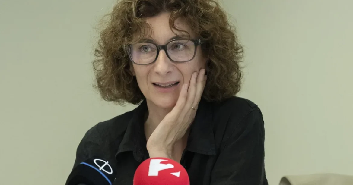 Magyar Péter Gyurkó Szilviával közli a gyermekvédelmi jelentést, Fidesznek kedvező napon