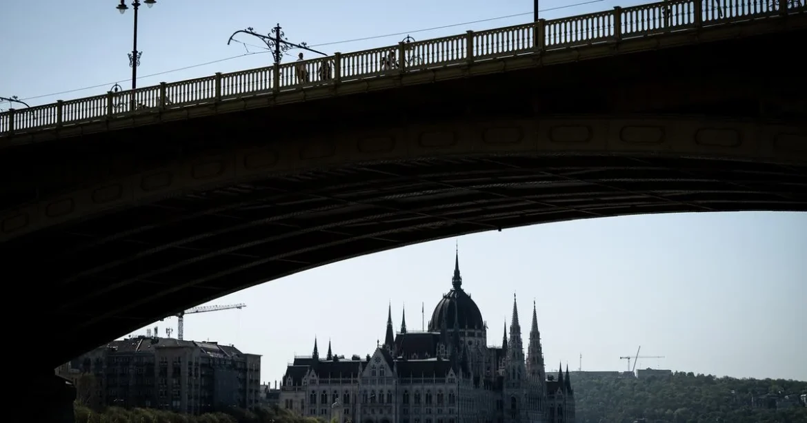 Maradhat a mentelmi jog? A bizottság elnöke kételkedik az eltörlésében