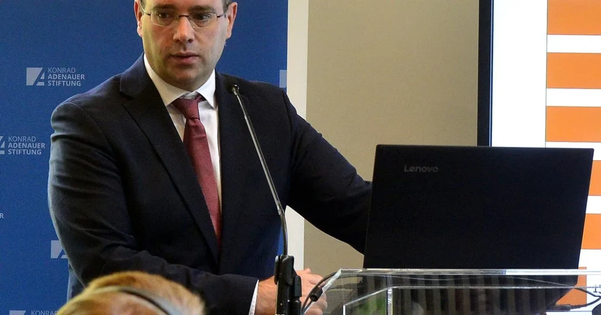 Mráz Ágoston beismerte: látták a Tisza előretörését, de a saját adataiknak sem hittek
