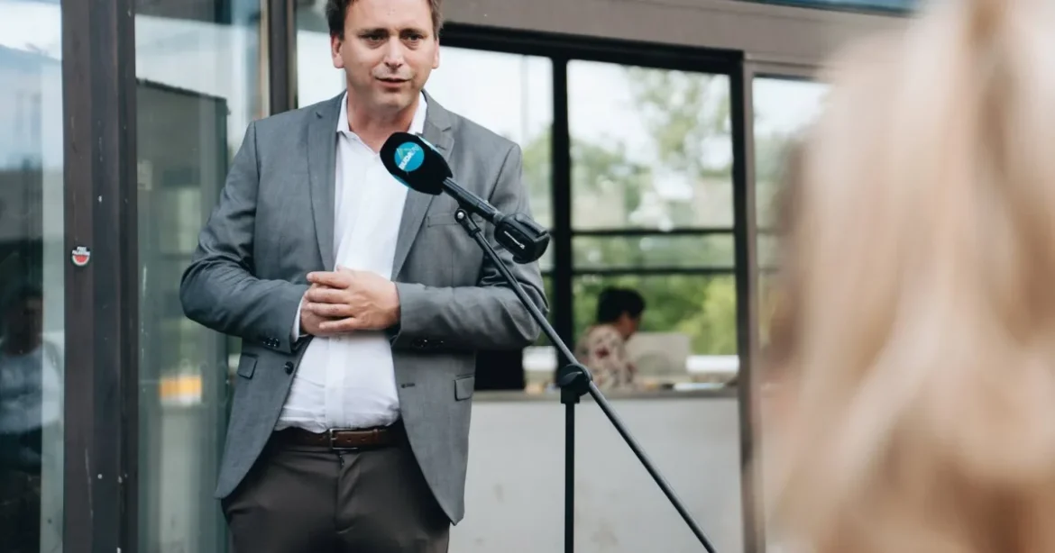 Őrsi Gergely lováriul és csehül tanul a cellában, Iványi Gábort beengedték hozzá