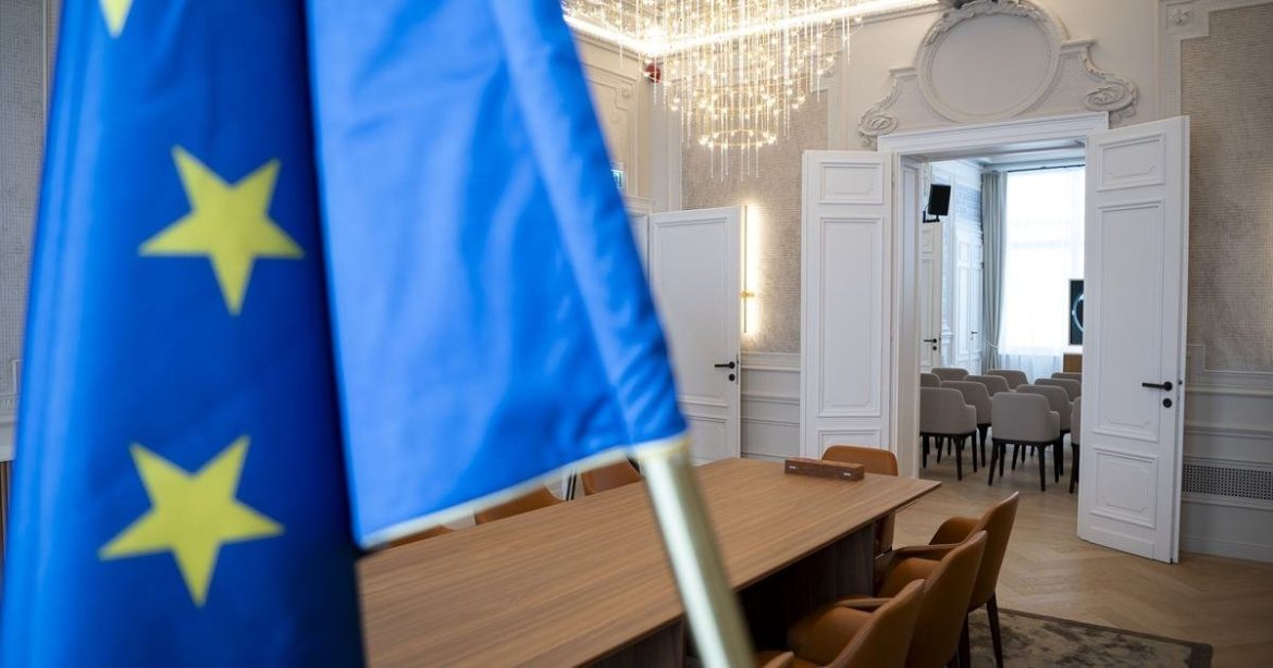 Ruff Bálint leváltotta a brüsszeli luxuspalotát kezelő cég vezetését