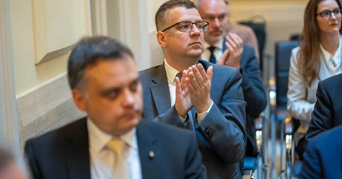 Seszták mentelmi jogának felfüggesztésével újabb ügyek jönnek, megremeg az orbáni rendszer
