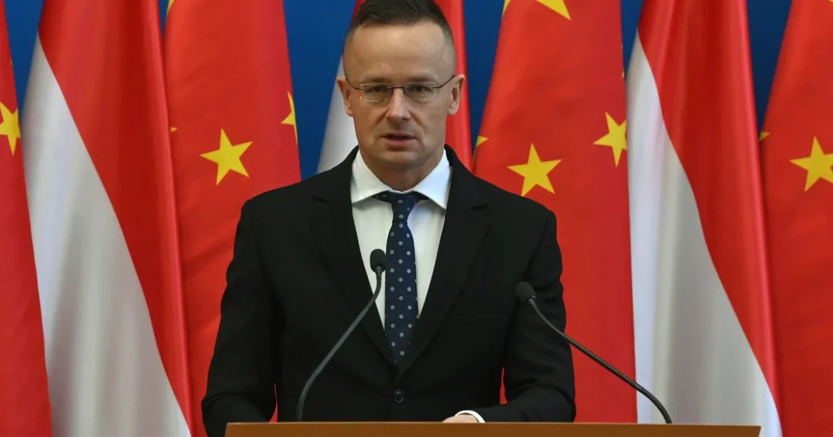 Szijjártó nem ér rá a feljelentésével foglalkozni, fontos tárgyalásokat folytat