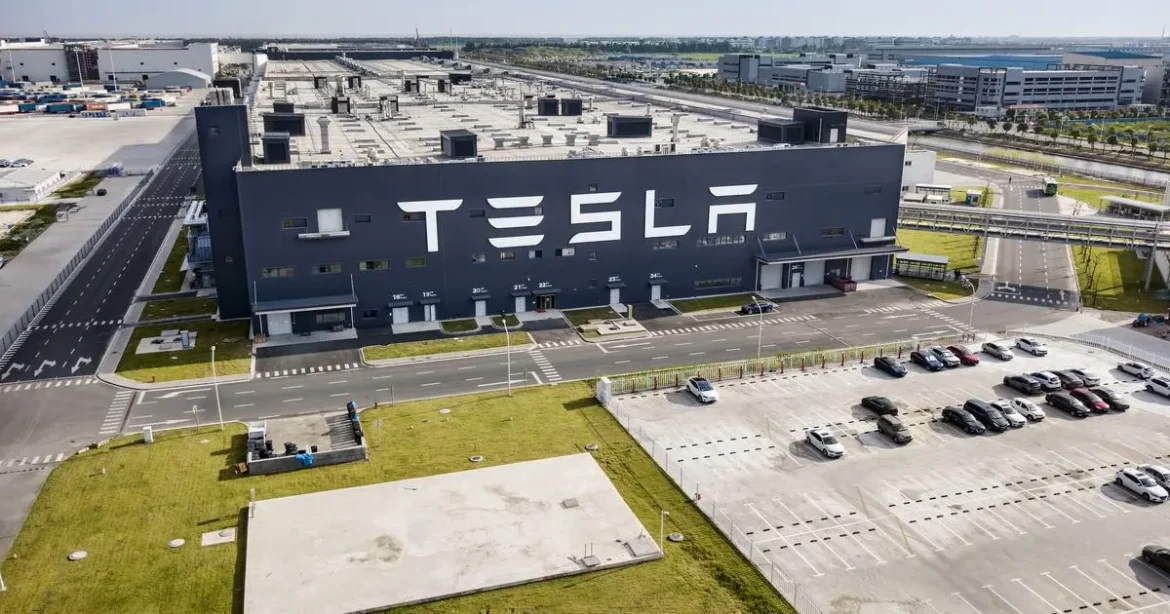 Tesla veti bele magát az oroszlánok közé: nem akármilyen piacot szemelt ki
