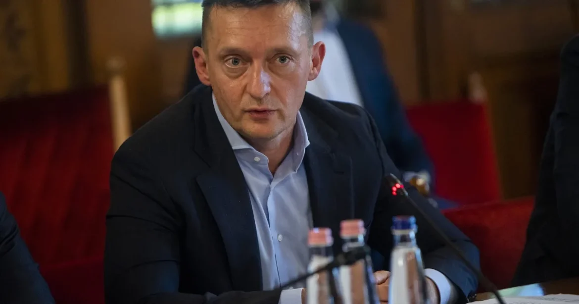Újra nyomoz a rendőrség a Rogán-féle letelepedési kötvények ügyében