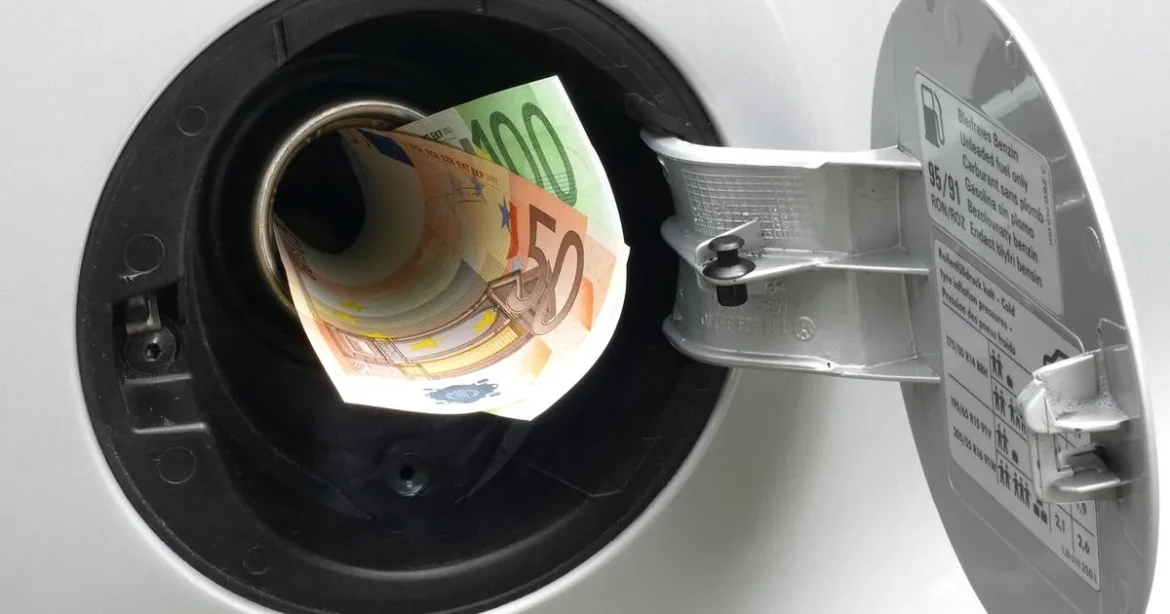 Döntöttek a politikusok: minden átalakul a kutaknál, a dízelesek nagyon örülhetnek