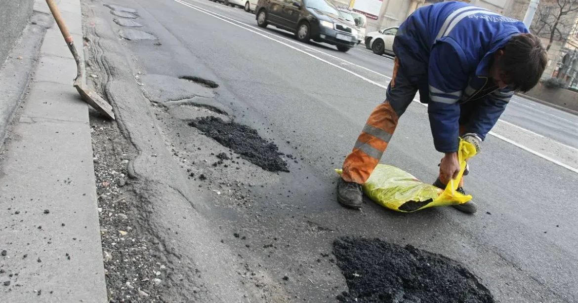 Ráférne még ezermilliárd: döbbenetes állapotban a magyar utak