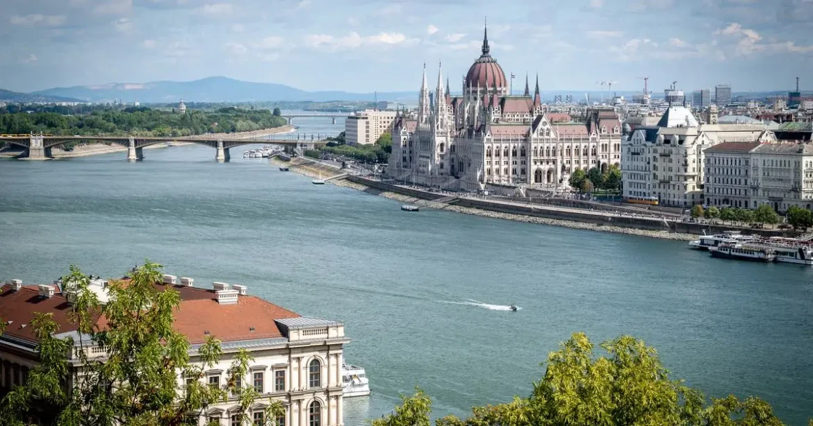 Tisztázta a kormány: betiltják a tüntetést a Kossuth téren?